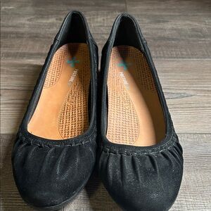 Baretraps Black Womens Slip-On Ruched Ballet Flats